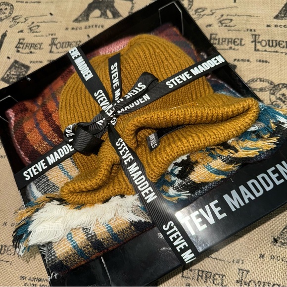 Steve Madden NWB! Mustard Yellow Hat Plaid Multicolor Scarf Box Gift Set - Picture 6 of 11